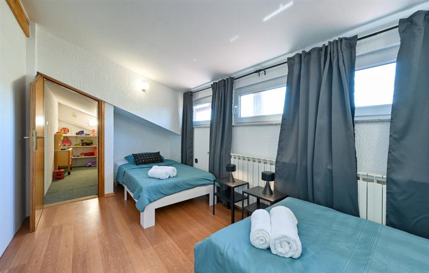 House K1, for 11 persons