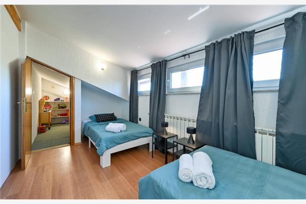 House K1, for 11 persons