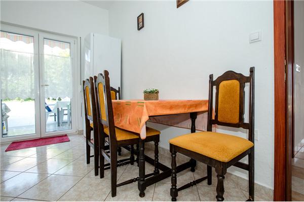 Apartment A1, for 9 persons
