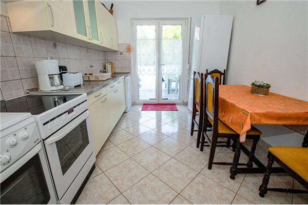 Apartment A1, for 9 persons