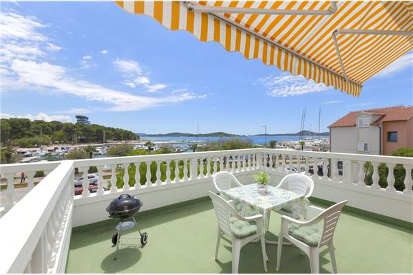 Room S1, for 2 persons