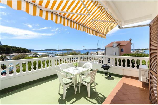 Room S1, for 2 persons