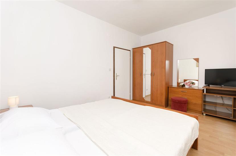 Room S1, for 2 persons