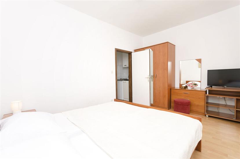 Room S1, for 2 persons