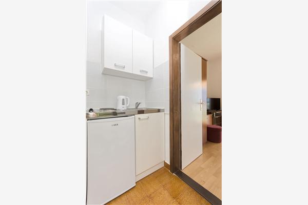 Room S1, for 2 persons