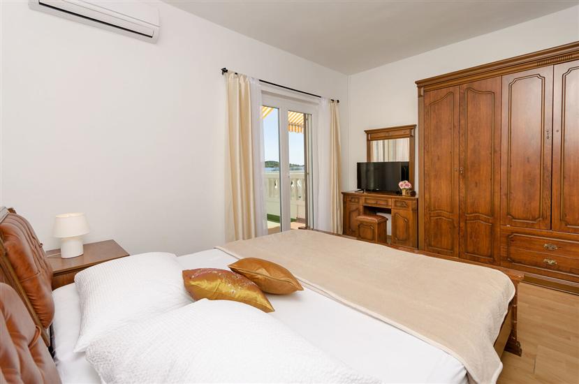 Room S2, for 2 persons