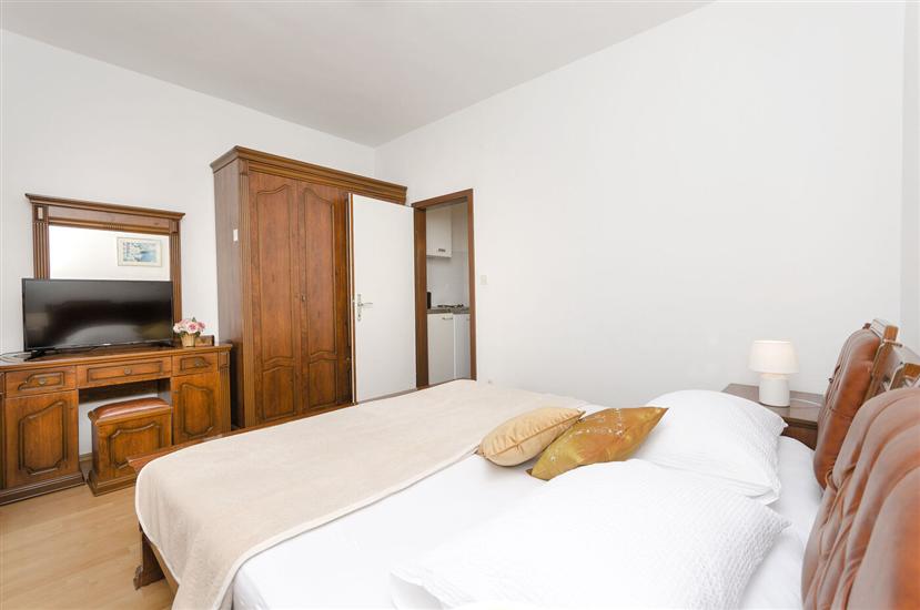 Room S2, for 2 persons