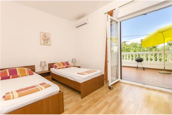 Room S4, for 2 persons