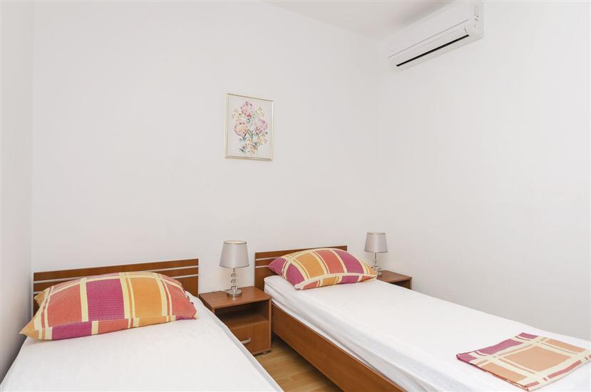 Room S4, for 2 persons