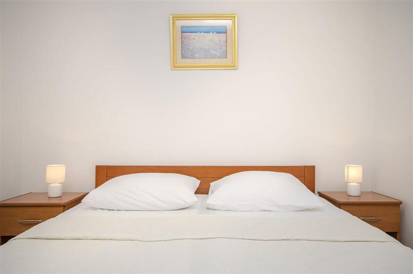 Room S1, for 2 persons