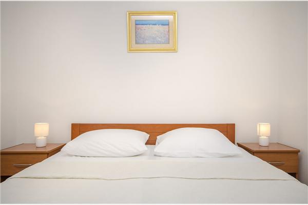 Room S1, for 2 persons