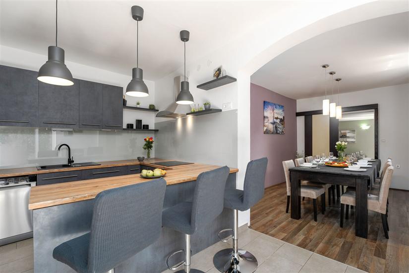 House K1, for 12 persons