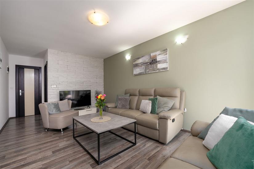 House K1, for 12 persons