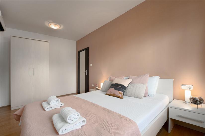 House K1, for 12 persons