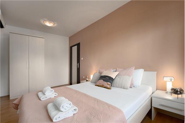 House K1, for 12 persons