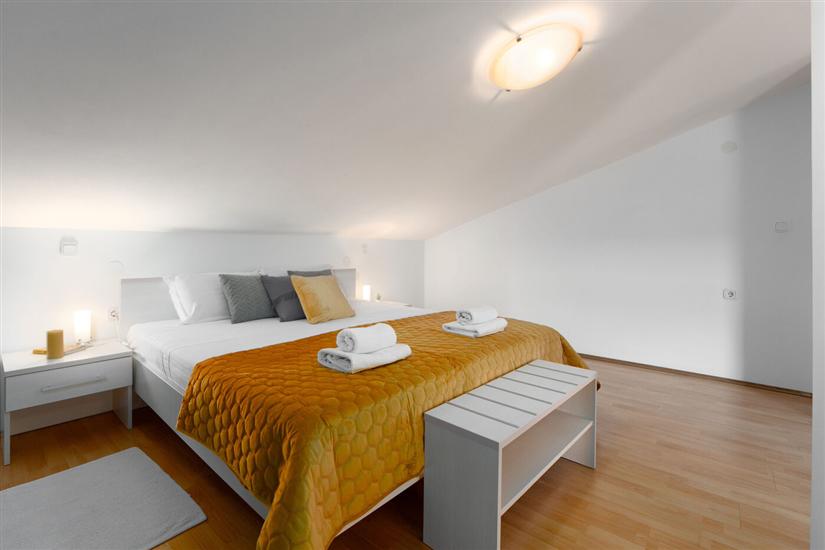 House K1, for 12 persons