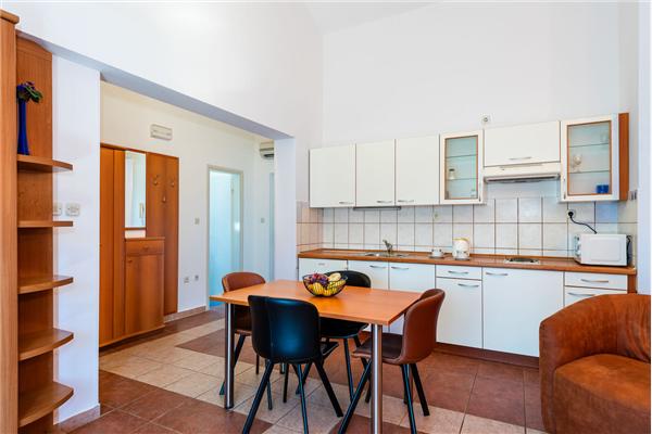 House K1, for 14 persons