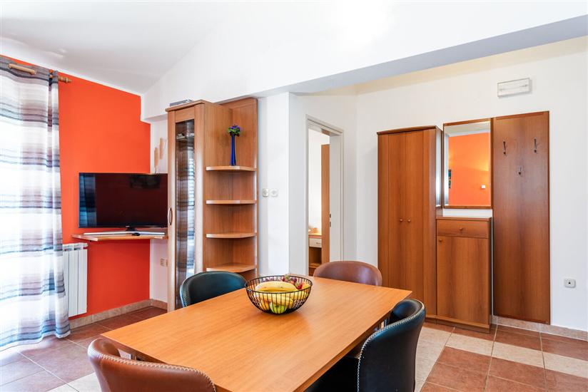 House K1, for 14 persons