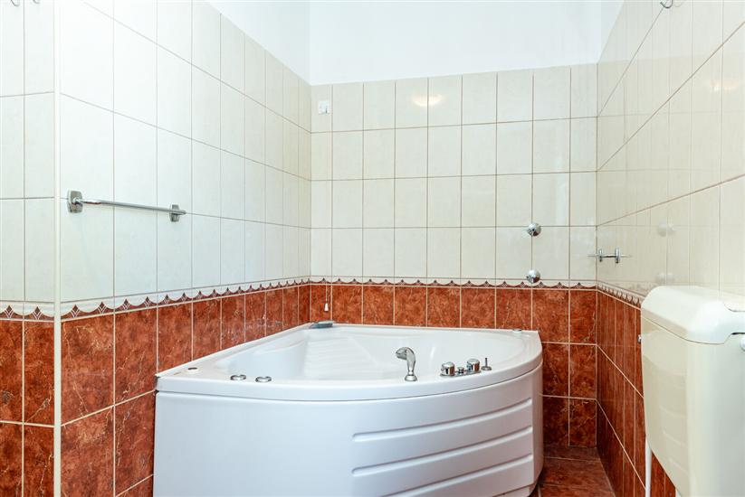 House K1, for 14 persons