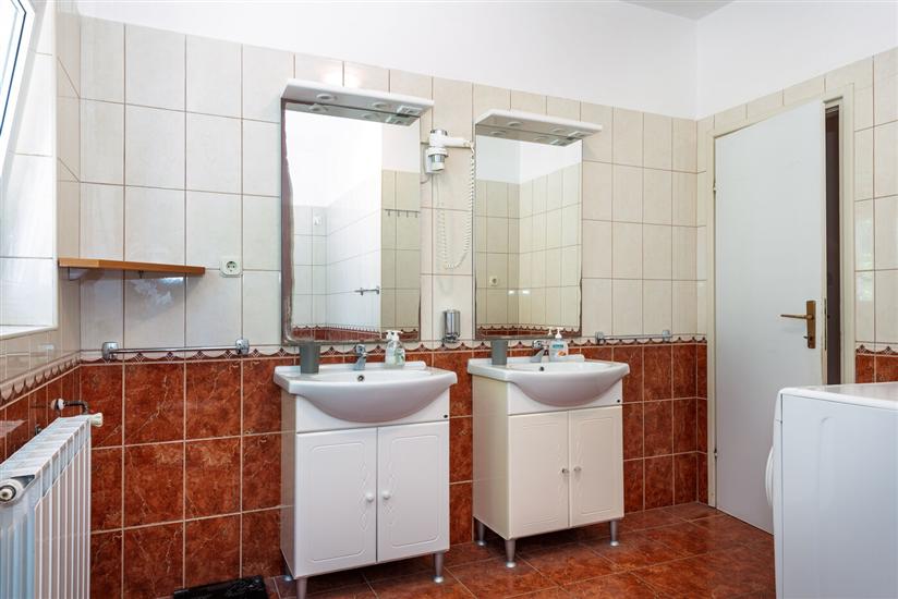 House K1, for 14 persons