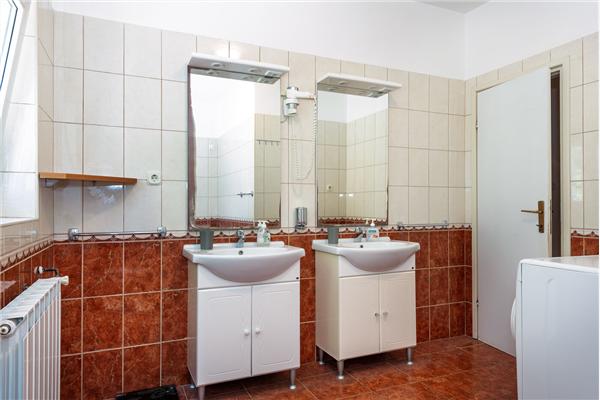 House K1, for 14 persons