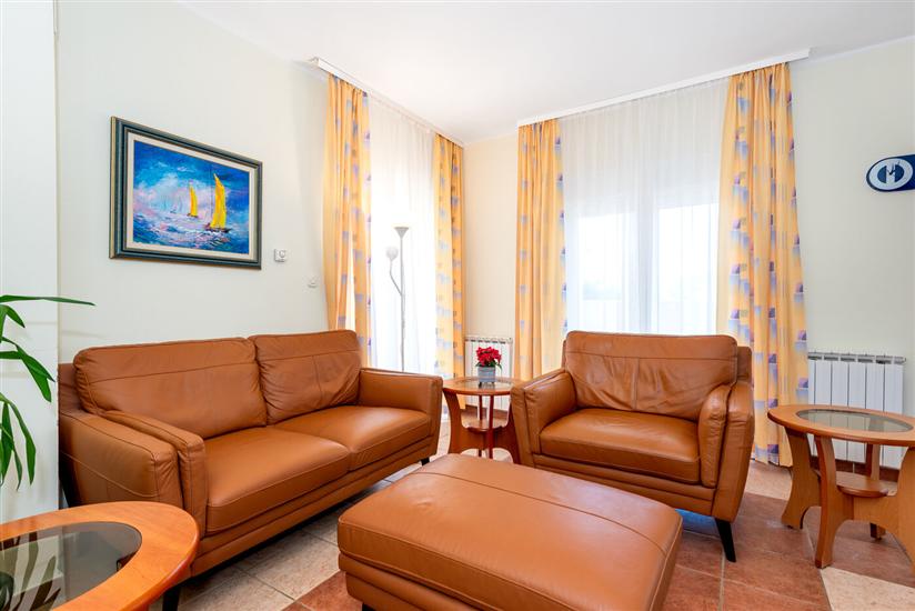 House K1, for 14 persons