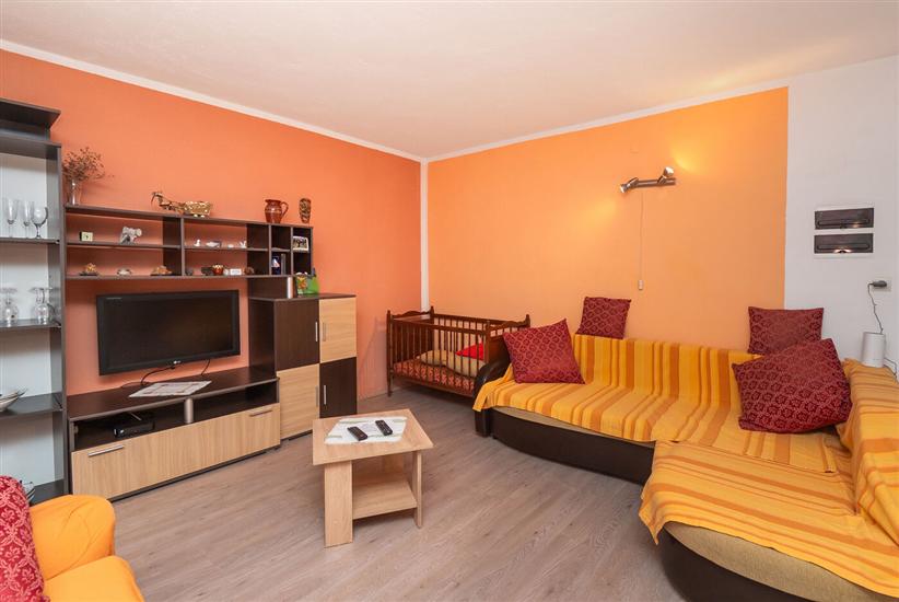 Apartment A1, for 6 persons