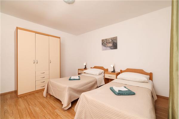 Apartment A1, for 8 persons
