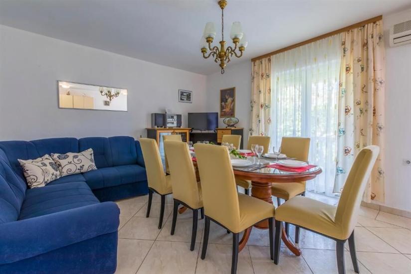 Apartment A2, for 8 persons