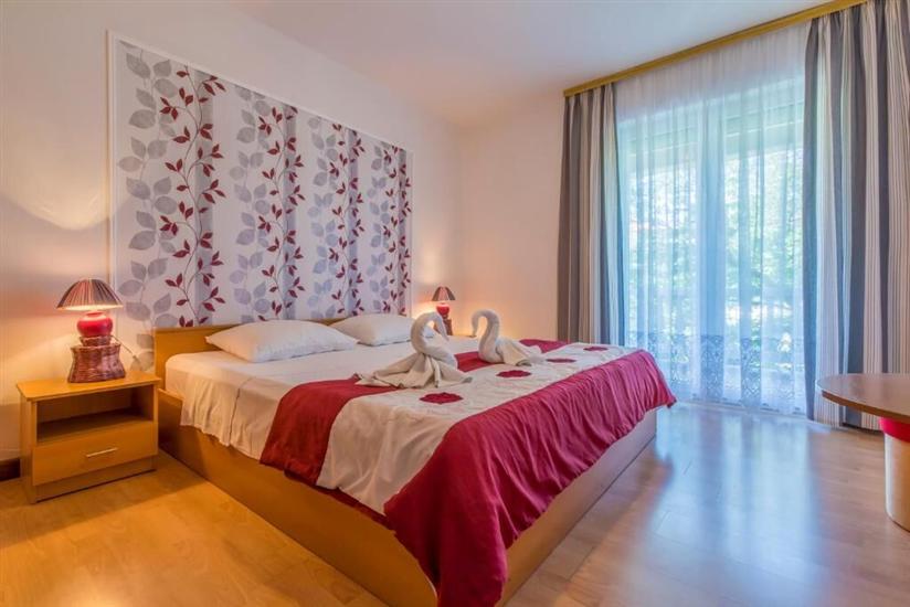 Apartment A2, for 8 persons