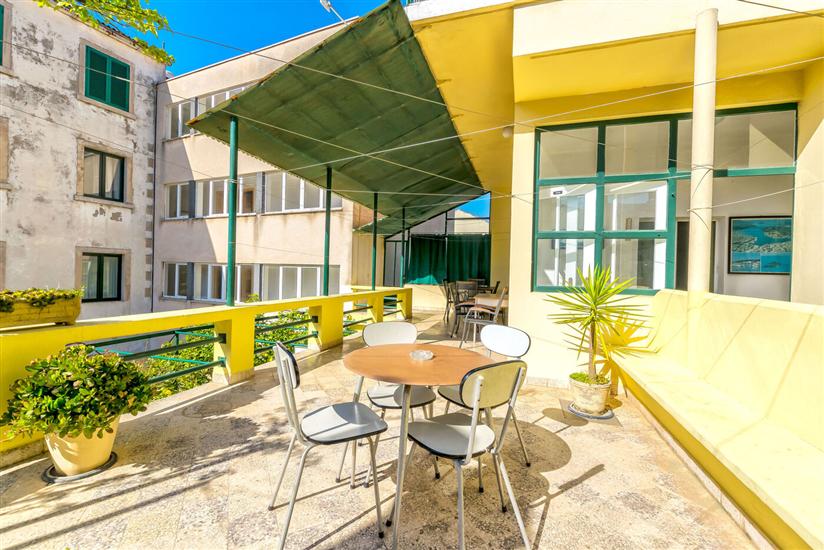 Apartment and Rooms Angela