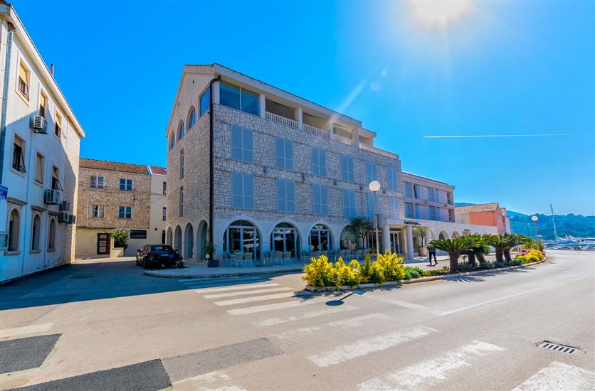 Apartment and Rooms Angela