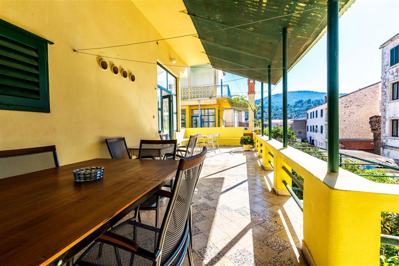 Apartment and Rooms Angela