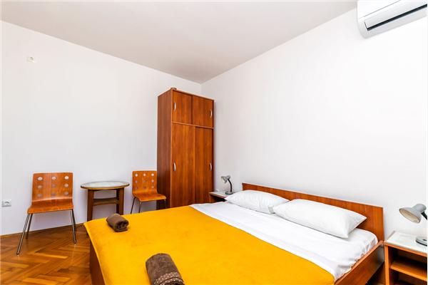 Room S6, for 2 persons