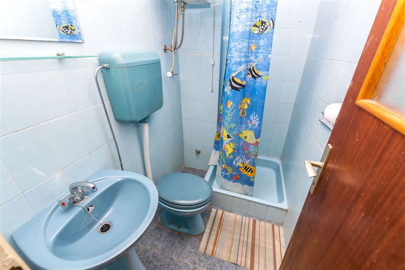 Room S3, for 3 persons