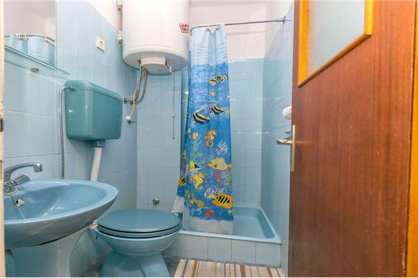 Room S3, for 3 persons