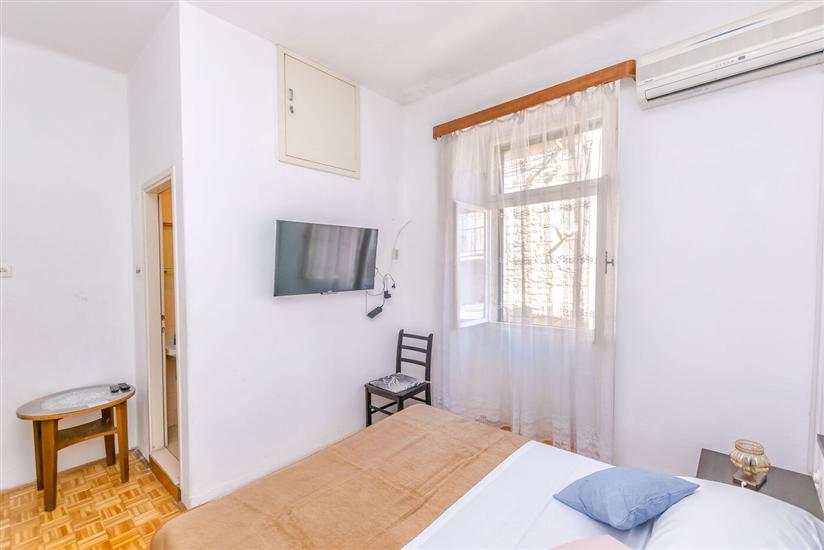 Room S10, for 3 persons