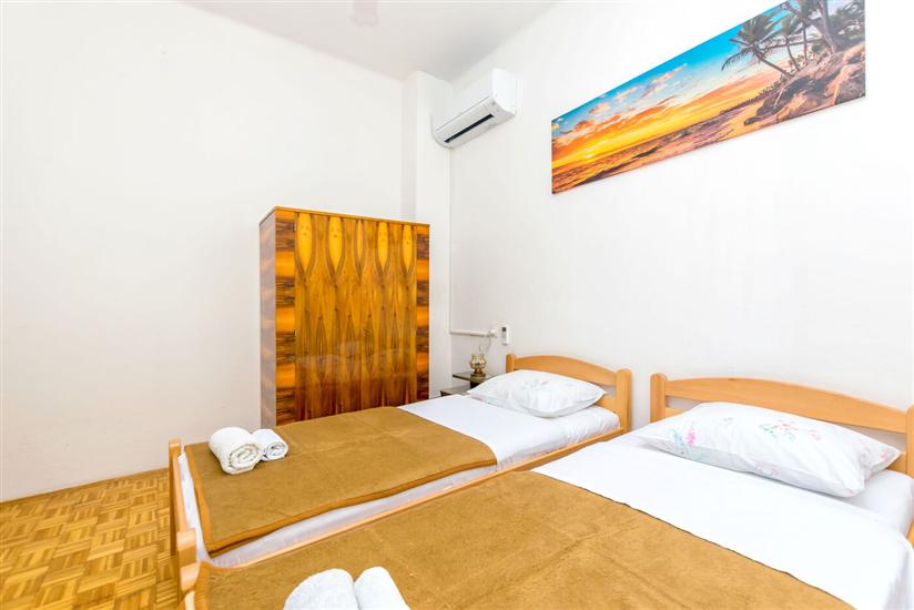 Room S8, for 2 persons