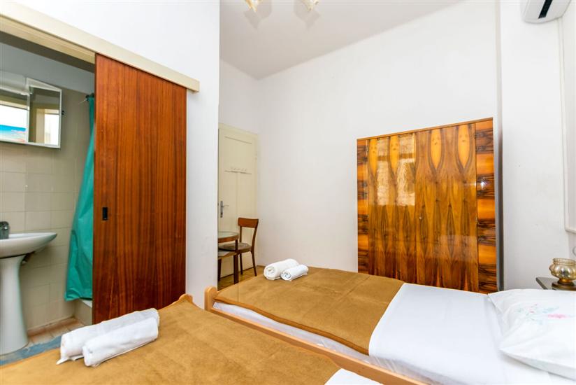 Room S8, for 2 persons