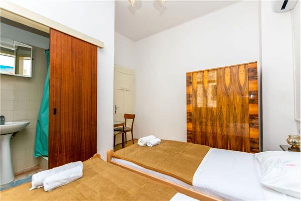 Room S8, for 2 persons