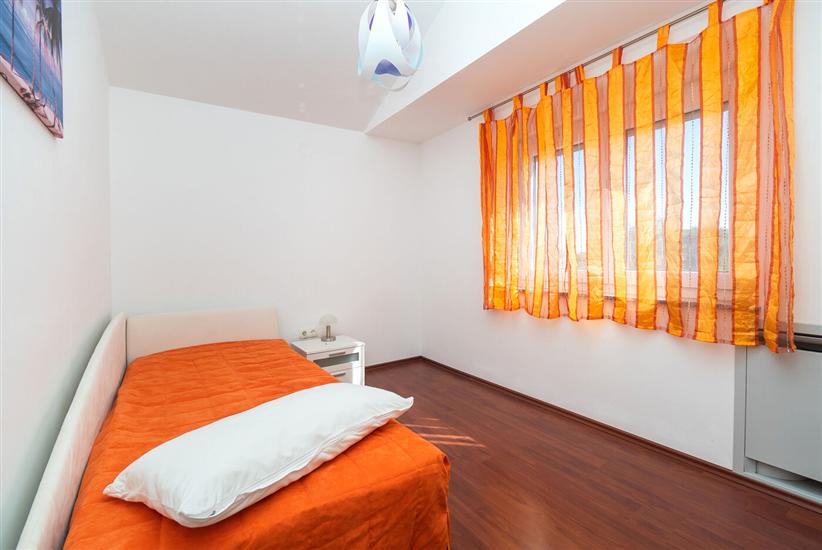 Apartment A2, for 3 persons