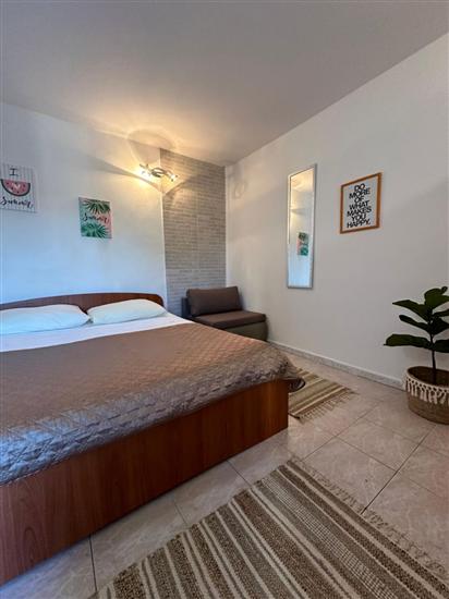 Apartment A2, for 5 persons