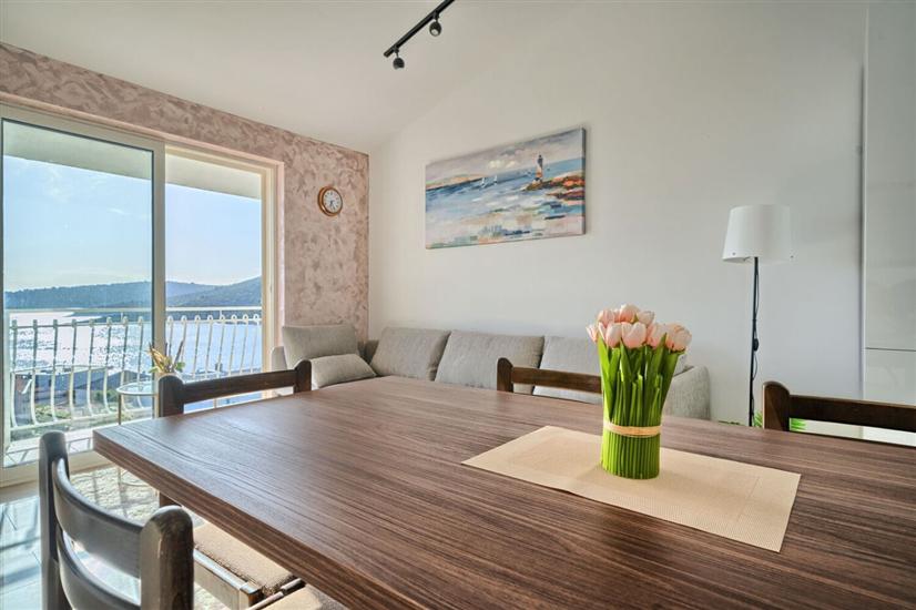 Apartment A2, for 6 persons