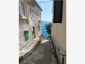 Apartments Near the sea Opatija, Size 32.00 m2, Airline distance to the sea 40 m, Airline distance to town centre 200 m