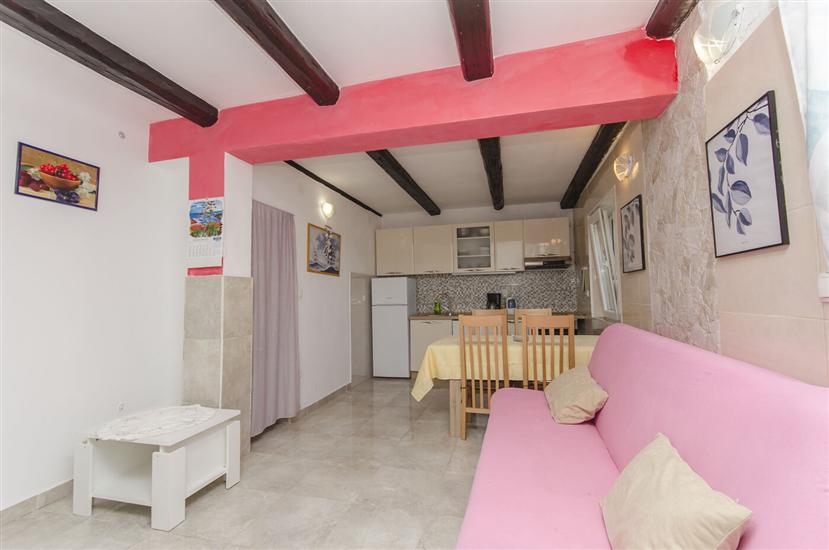 Apartment A2, for 6 persons