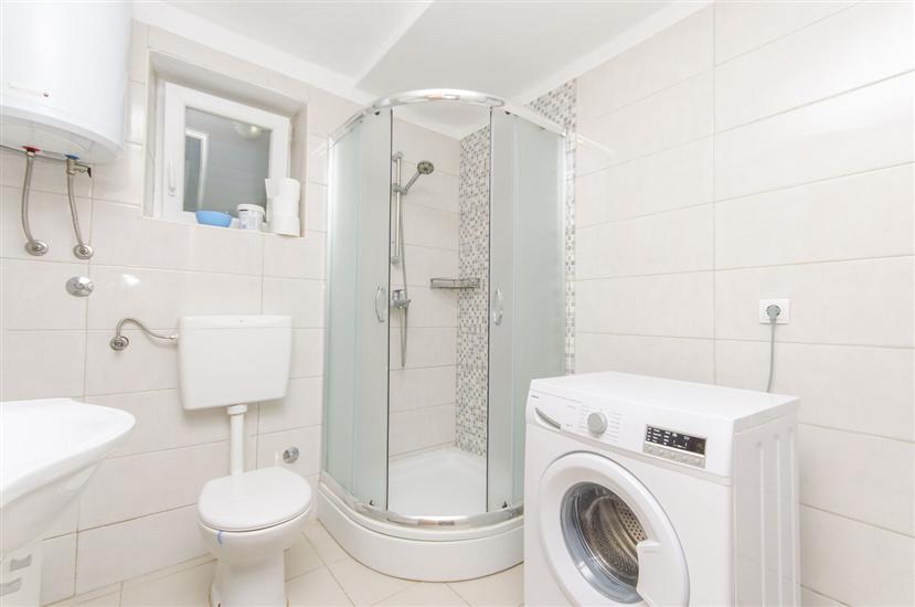 Apartment A2, for 6 persons