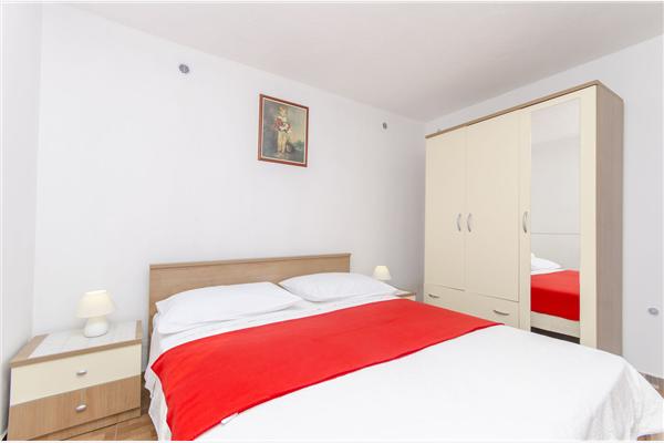 Apartment A2, for 6 persons