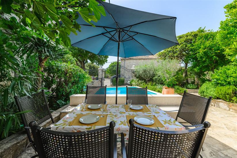 Villa Annette mit Pool und Sauna