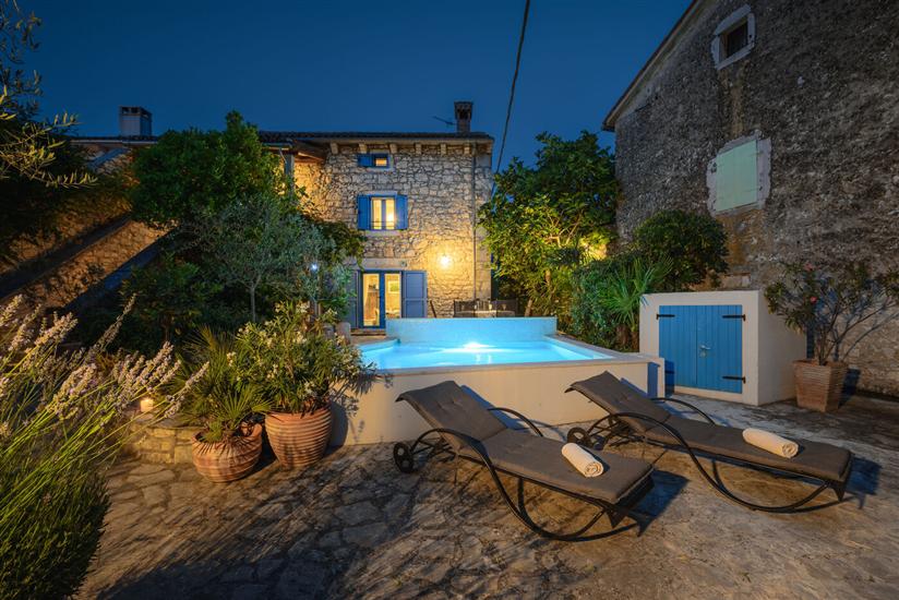 Villa Annette mit Pool und Sauna