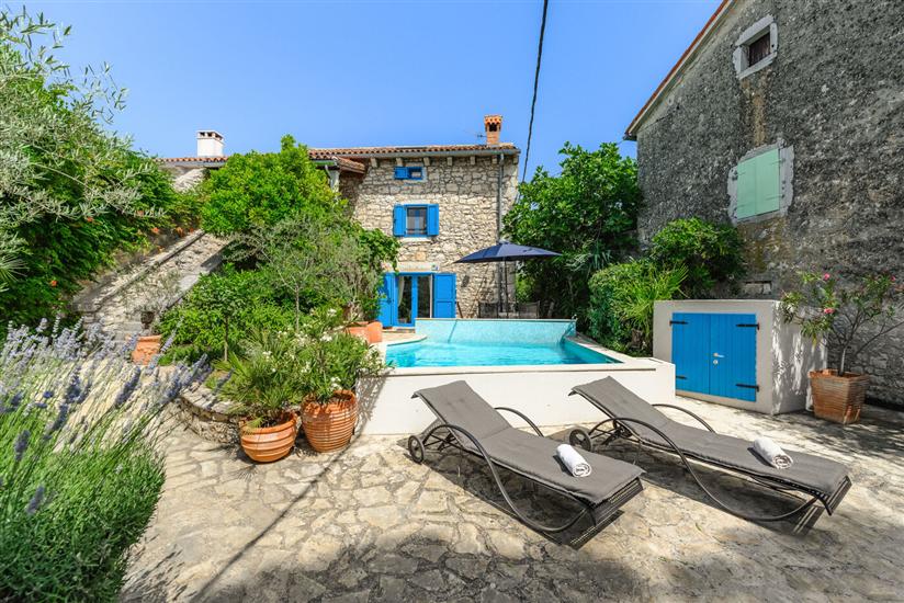 Villa Annette mit Pool und Sauna